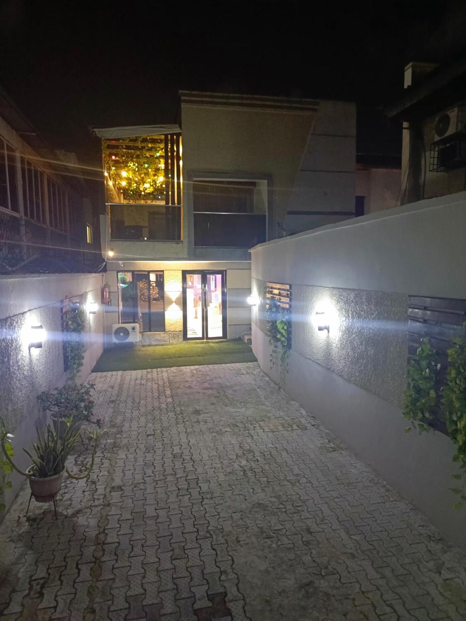 Ikad Hotel And Suite Lagos Exterior photo