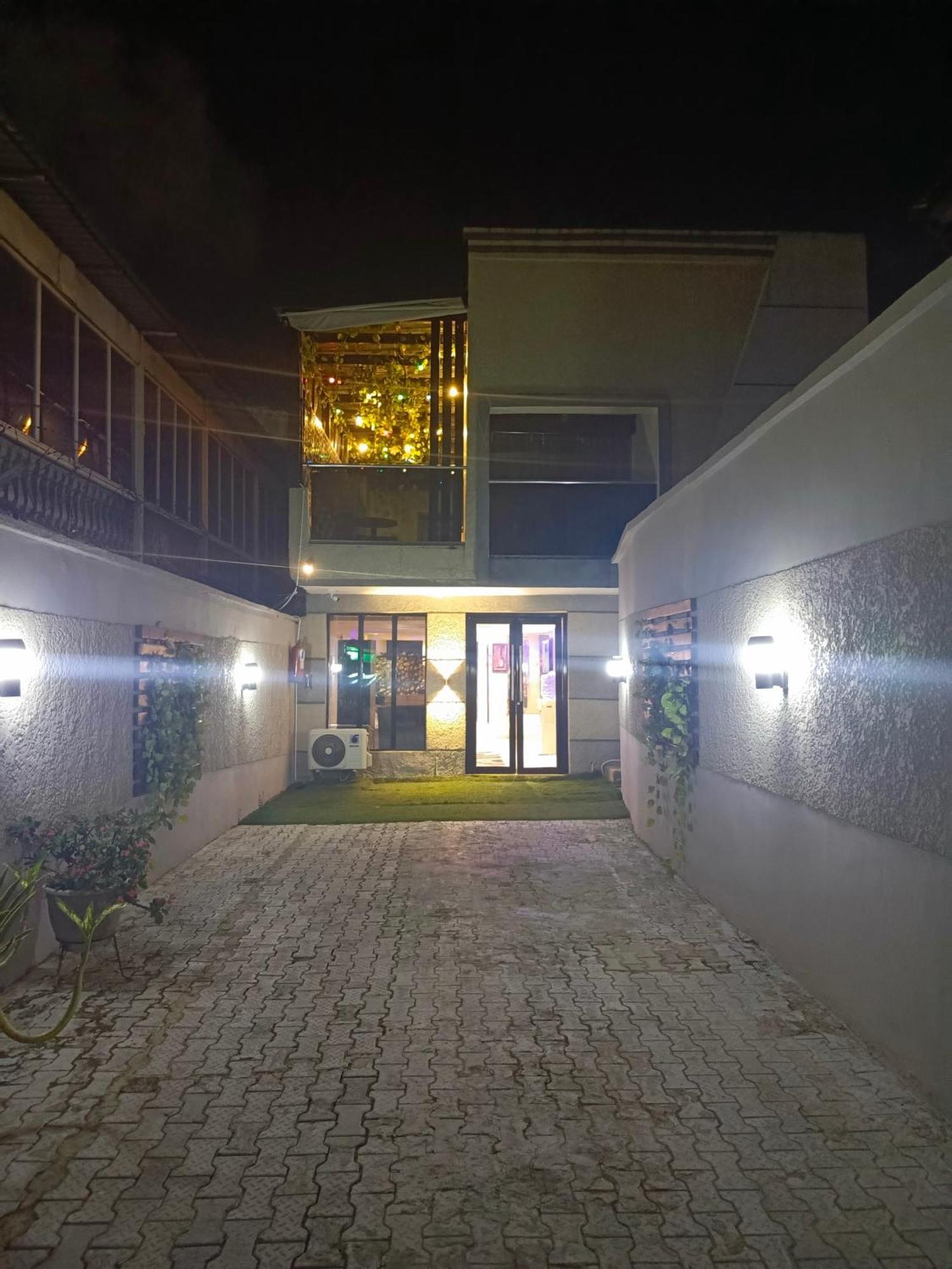 Ikad Hotel And Suite Lagos Exterior photo